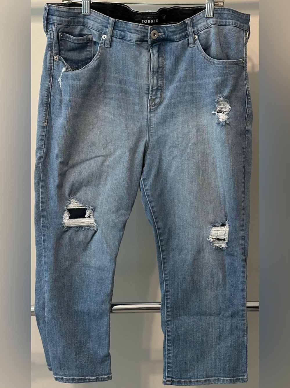 Torrid sky high skinny crop jeans size 22